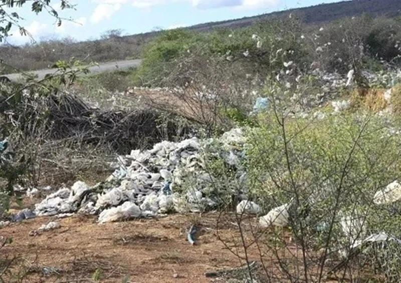 Dois corpos em estado de decomposição são encontrados em lixão de Ituaçu