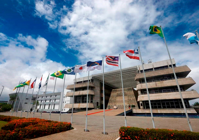 Polícia Federal cumpre mandados em operação que investiga desvio de recursos da Educação na Bahia