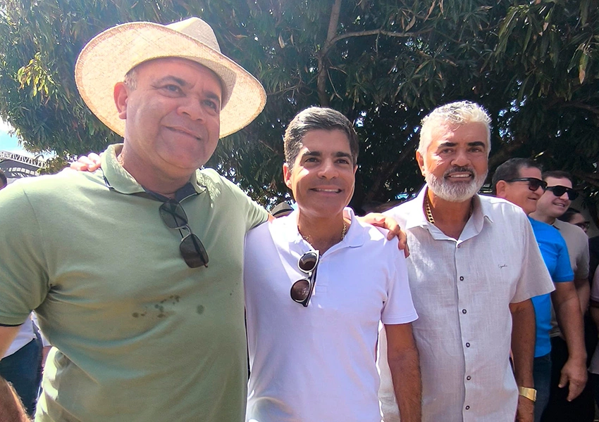 Tebé da Manga e professor Jenilson Rêgo participam de Missa do Vaqueiro ao lado de ACM Neto em Lagoa Real