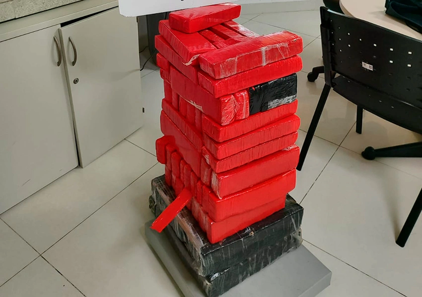 PRF apreende 61 kg de maconha abandonados às margens da BR 116 em Vitória da Conquista