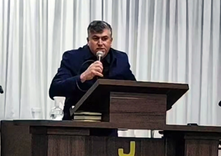 Pastor morre após passar mal durante pregação transmitida ao vivo pelas redes sociais da igreja