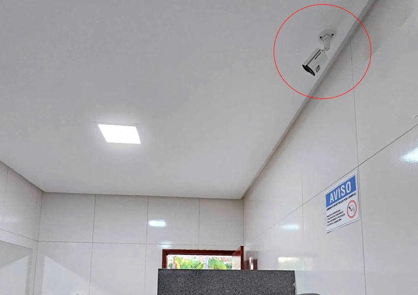 Instalação de câmeras em banheiro público de Paramirim gera polêmica e divide opiniões após furtos