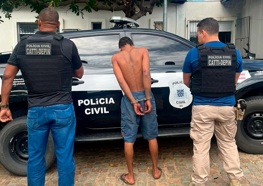 Homem é preso após matar um e ferir outro a facadas em Candiba