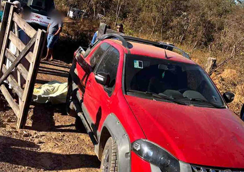 Oficial de Justiça aposentado morre atropelado pelo próprio veículo em fazenda na Bahia