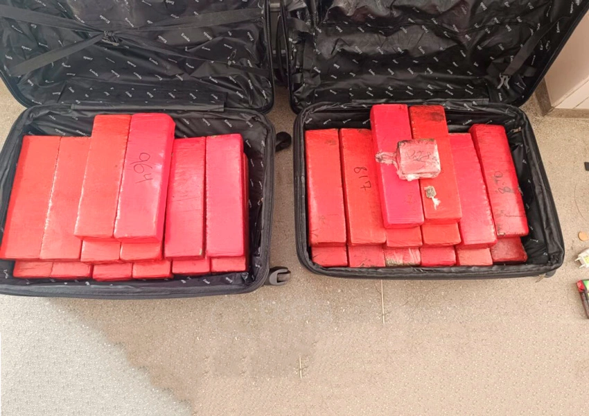 Homem é preso com 28 kg de maconha em ônibus interceptado pela PM em Urandi