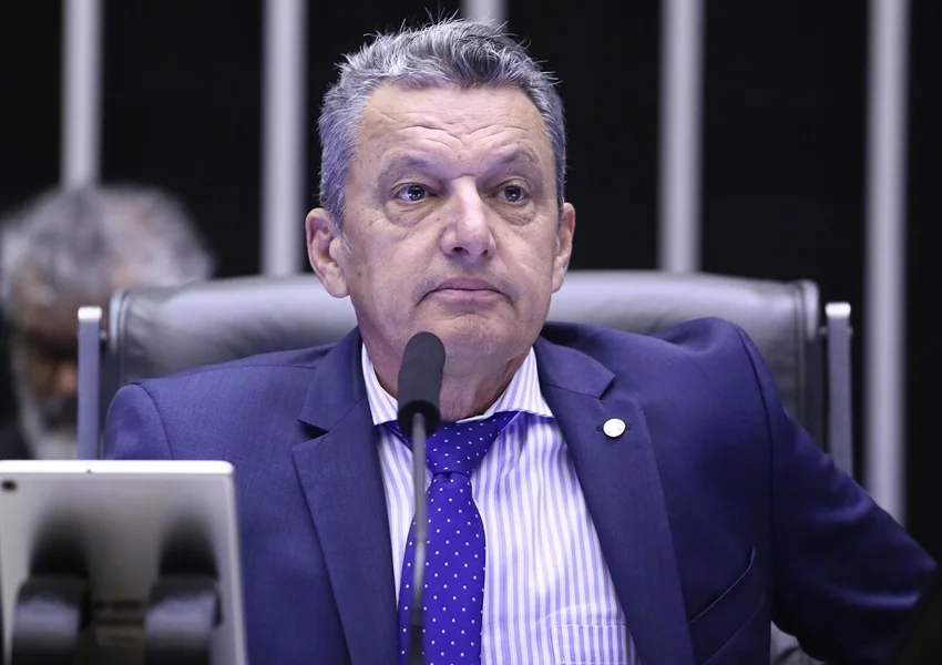 Deputado Charles Fernandes nega orientação do PSD-BA para ausência em votação que derrubou aumento do IOF