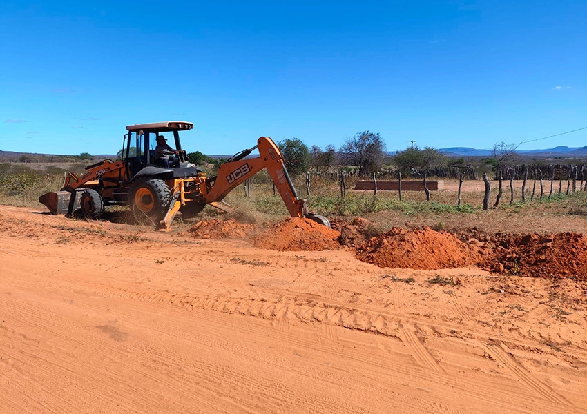 Veredinha e Pé de Serra recebem obras de abastecimento de água após reunião com o vereador Deca e a prefeita Joanina