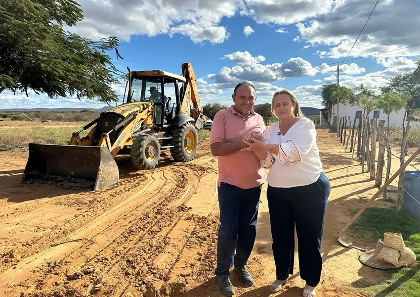 Prefeita Joanina acompanha obra de ampliação do abastecimento de água em comunidades rurais de Livramento de Nossa Senhora