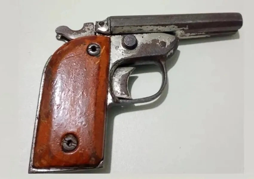 Homem é preso por porte ilegal de arma de fogo no bairro Benito Gama em Livramento de Nossa Senhora