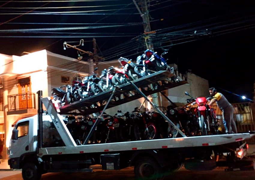 Polícia apreende 25 veículos irregulares em operação durante carreata de São Cristóvão em Caetité