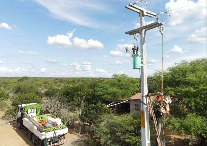 Neoenergia Coelba conclui ligação elétrica de unidade de abastecimento de água em Paramirim