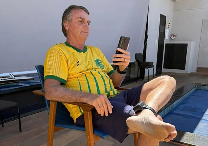 Alexandre de Moraes decreta prisão domiciliar de Jair Bolsonaro