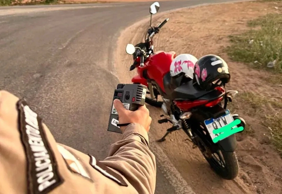 Motociclista é autuado por recusar teste do bafômetro durante fiscalização na BA-262 em Brumado