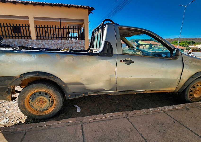 Carro com restrição de furto é apreendido pela Polícia Rodoviária durante fiscalização em Condeúba