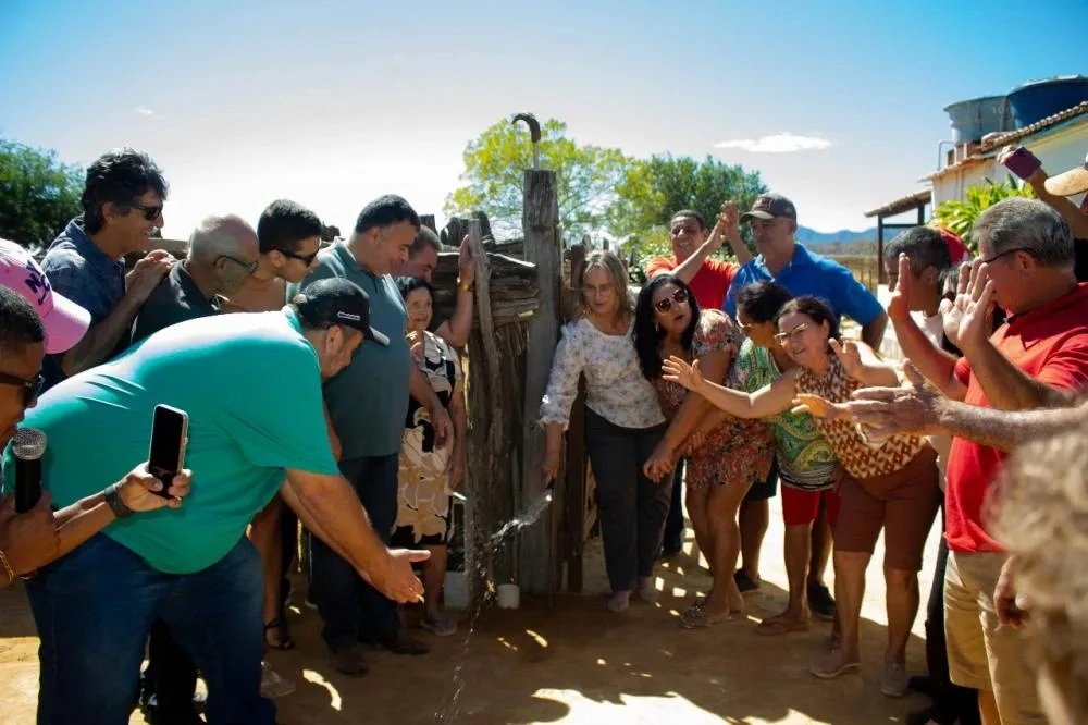 Livramento: Extensão da Adutora de Iguatemi leva água encanada a famílias de Pé da Serra