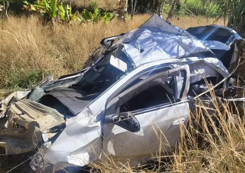 Casal sai para namorar e são encontrados mortos após carro cair de 400 metros de altura