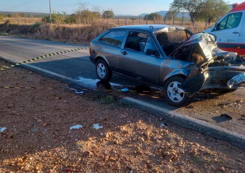 Acidente na BA-152 deixa uma pessoa morta e quatro feridas em Caturama