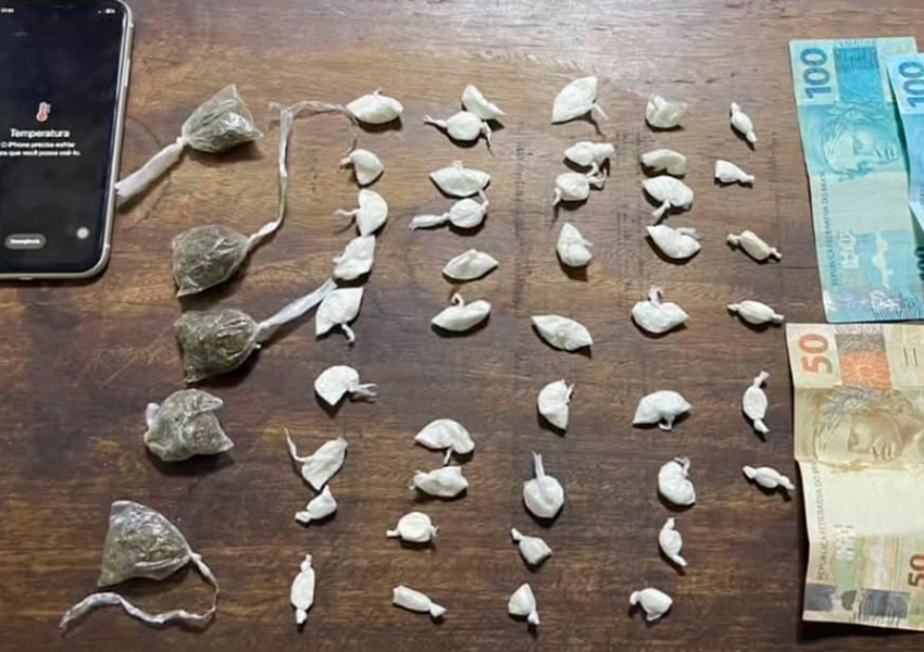 Homem é preso suspetio de tráfico de drogas em salão de beleza no centro de Tanhaçu