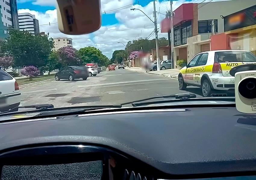 Mulher é indiciada por tentar subornar examinador do Detran com R$ 1 mil em Vitória da Conquista, diz Polícia Civil