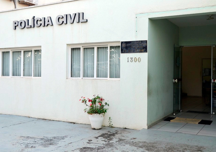 Adolescente de 16 anos esfaqueia padrasto para defender mãe e impede feminicídio