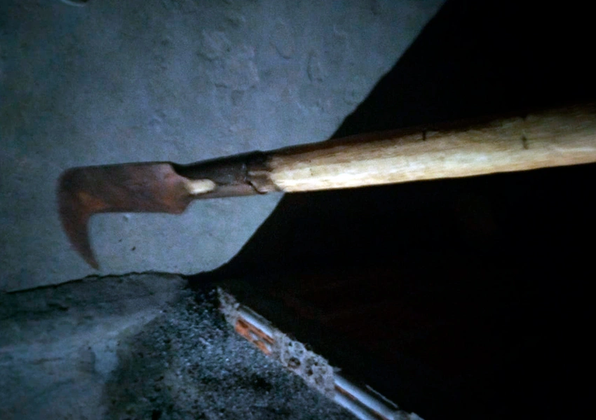 Discussão entre vizinhos por som alto à meia-noite termina em ameaça com foice em Macaúbas