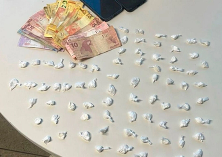 PM apreende 76 porções de cocaína e detém adolescentes por tráfico em Barra do Choça
