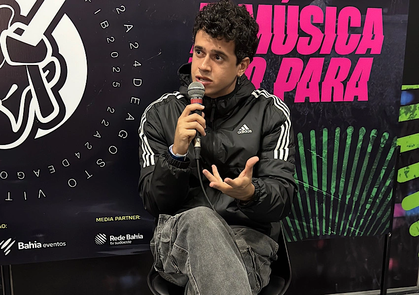 Ator brumadense Rodrigo Lelis destaca orgulho de ser do interior da Bahia em coletiva no Festival de Inverno Bahia 2025