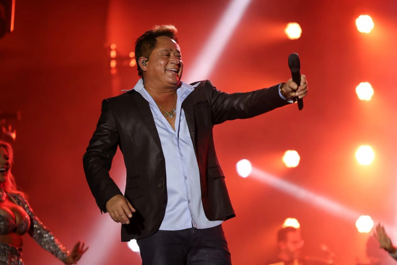 Leonardo transforma estreia no Festival de Inverno em noite de grandes sucessos