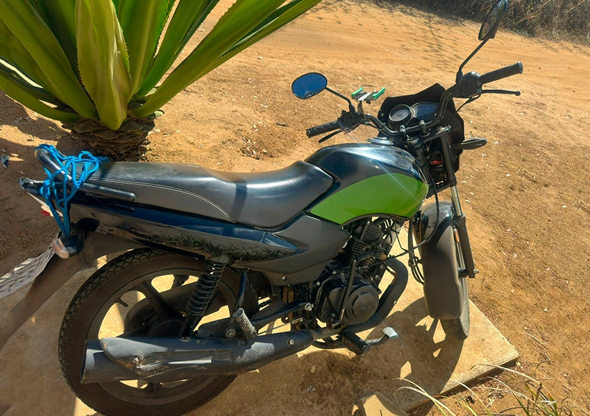 Colisão entre caminhão e moto deixa homem ferido na BR-415 entre Barra do Choça e Vitória da Conquista