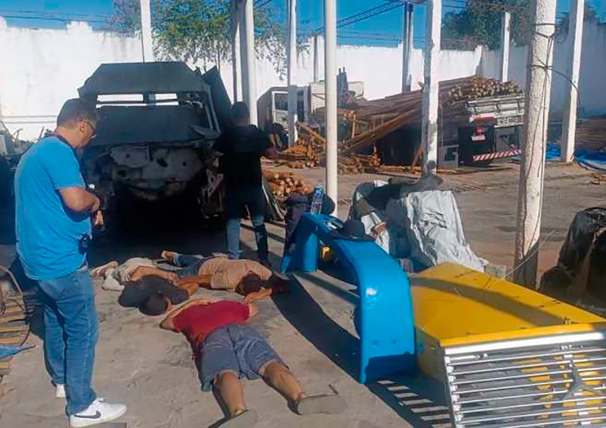 Três homens são presos em galpão às margens da BR-116 com caminhão e carga de eucalipto roubados