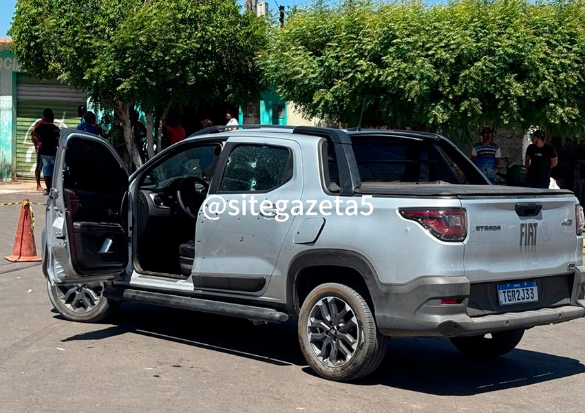 Três pessoas ficam feridas após carro ser alvejado por tiros em Ibotirama