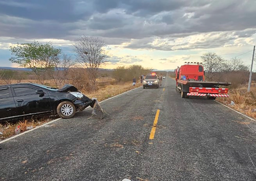 Colisão entre dois veículos deixa feridos na BA-156 em Macaúbas