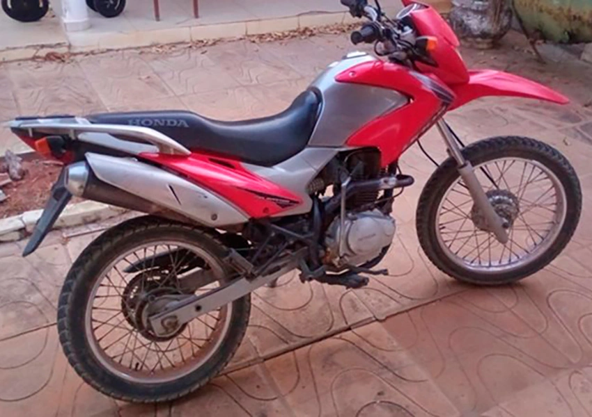 Polícia Militar recupera motocicleta com restrição de furto na zona rural de Tanque Novo