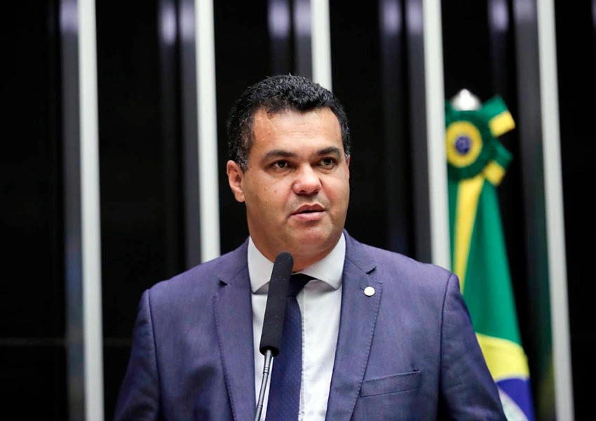 PF faz operação contra fraudes em licitações e mira deputado baiano