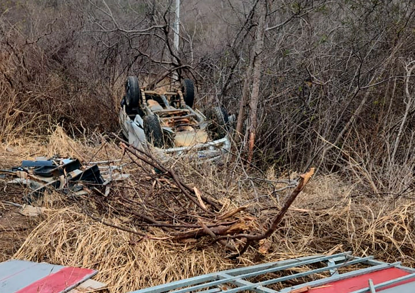 Colisão entre caminhão e caminhonete deixa um ferido na BA-262 entre Brumado e Aracatu
