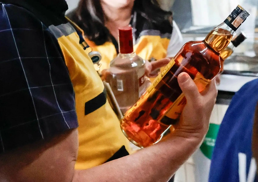 Casos de intoxicação por bebidas adulteradas com metanol sobem para 36 no Brasil