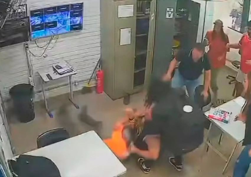 Professor é agredido por pai de aluna dentro de escola após bronca por uso de celular