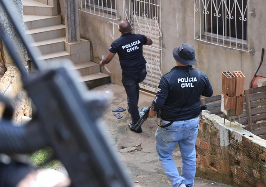 Mulher é presa em Itambé acusada de integrar organização criminosa e receptar celular roubado