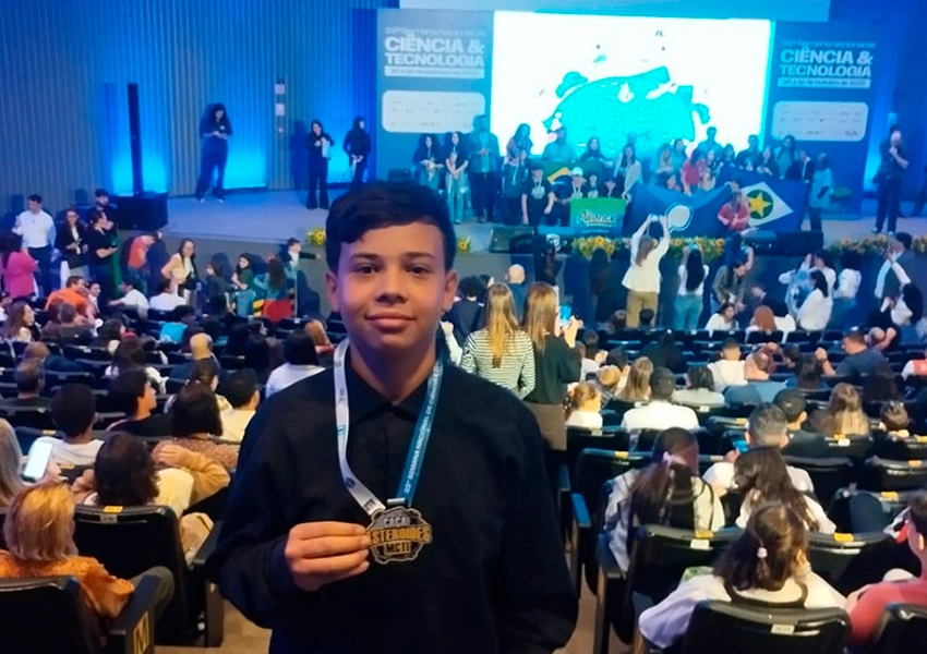 Estudante de Livramento de Nossa Senhora recebe medalha da NASA por projeto de caça a asteroides