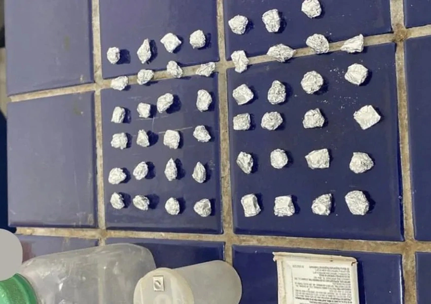 Dois homens são presos por suspeita de tráfico de drogas em Brumado