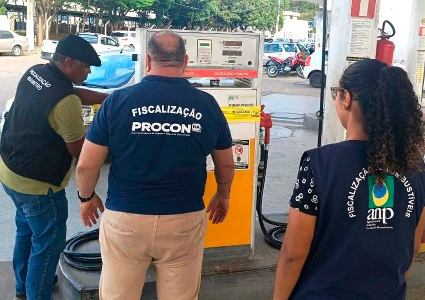 Postos de gasolina na Bahia são interditados após operação flagrar fraudes em bombas