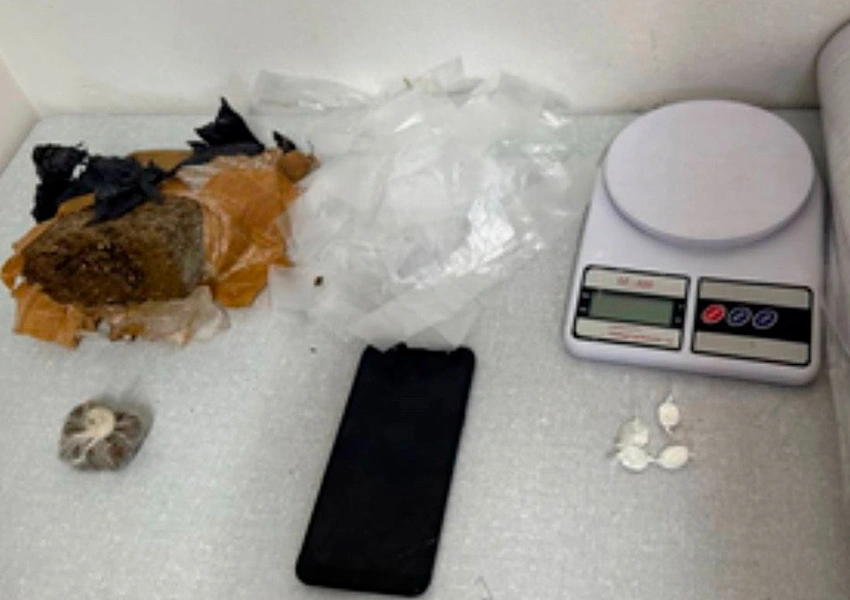Polícia apreende drogas e prende suspeito durante patrulhamento em Cândido Sales