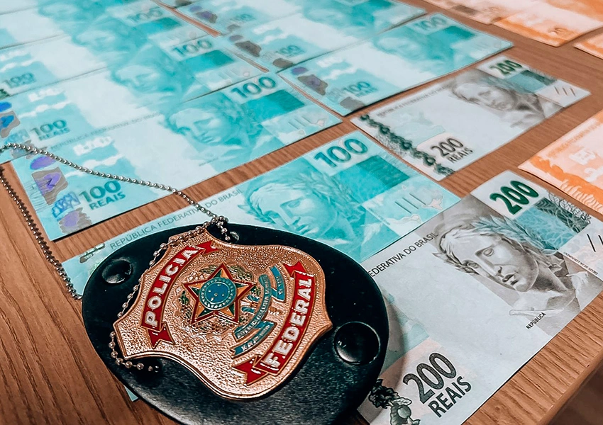 Dois homens são presos com R$ 2 mil em cédulas falsas entregues pelos Correios na Bahia
