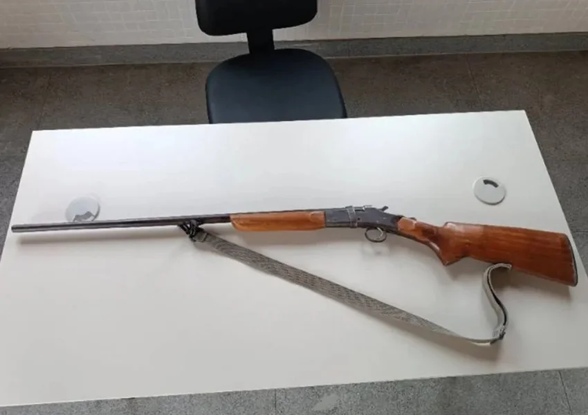 Polícia apreende espingarda após ameaça de morte entre irmãos em Palmas de Monte Alto