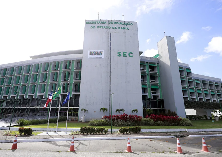 Polícia apura caso de alunos de 12 anos suspeitos de tentar envenenar professoras em escola estadual na Bahia