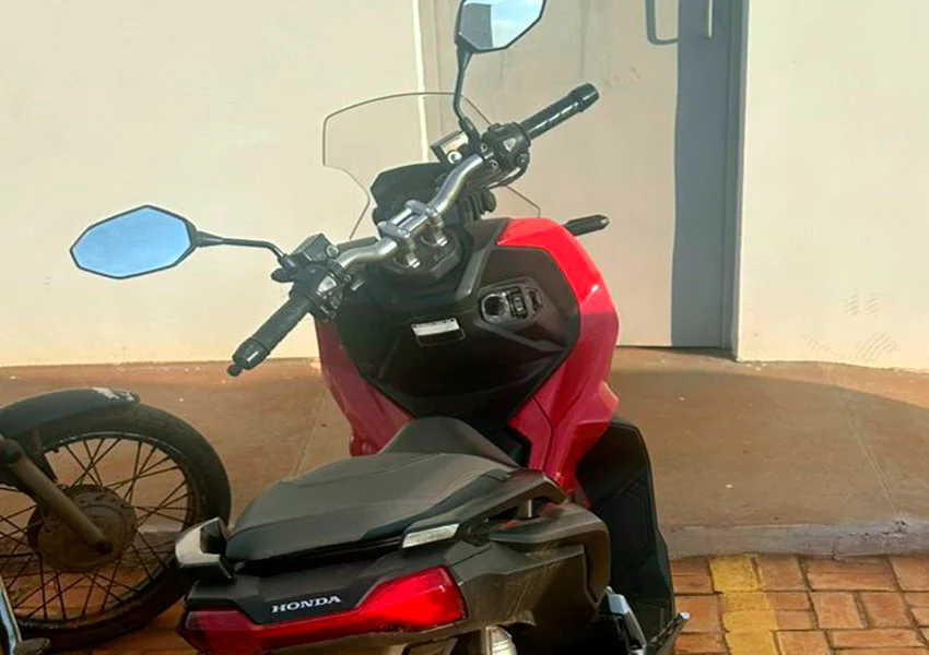 Polícia Militar recupera motocicleta roubada em São Paulo na cidade de Caculé