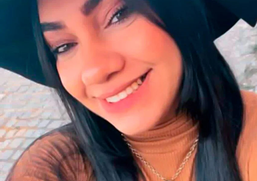 Mulher de 30 anos morre após acidente entre caminhonete e ônibus na Bahia