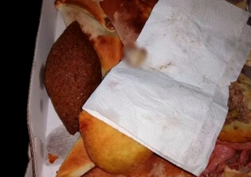 Adolescente de 14 anos encontra dedo humano em esfiha comprada por delivery