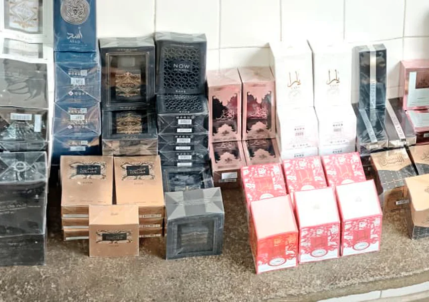 Polícia Rodoviária apreende 125 perfumes importados sem nota fiscal em ônibus na BR-030 em Brumado