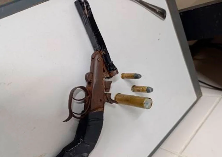 Polícia apreende arma e munições após abordagem na BA-573 em Guanambi